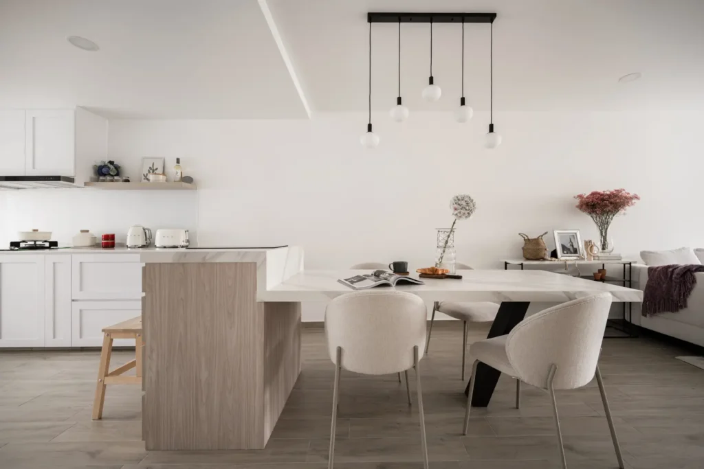 Bright and Airy dinning room