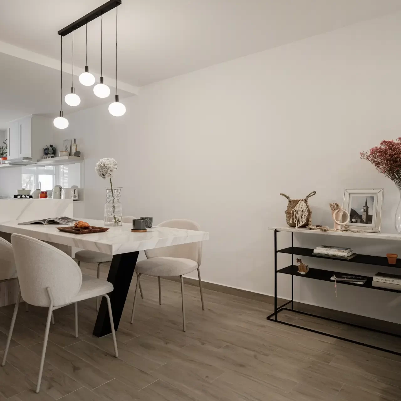 Bright and Airy dinning room